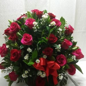 Diseno redondo con rosas - flores de guatemala