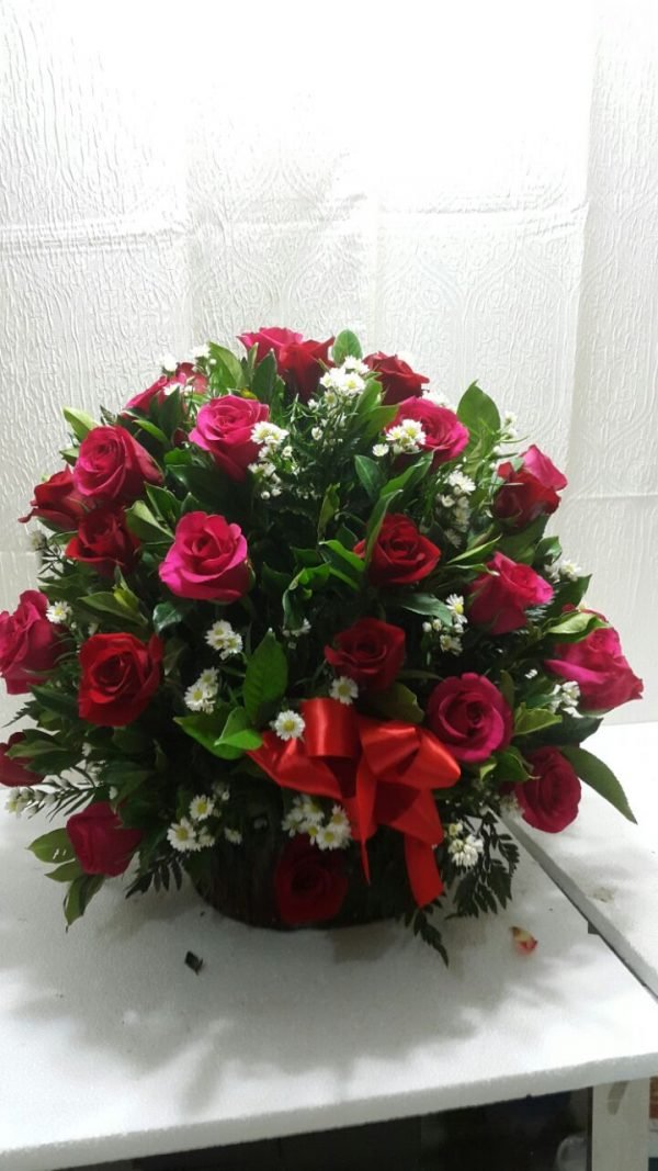 Diseno redondo con rosas - flores de guatemala